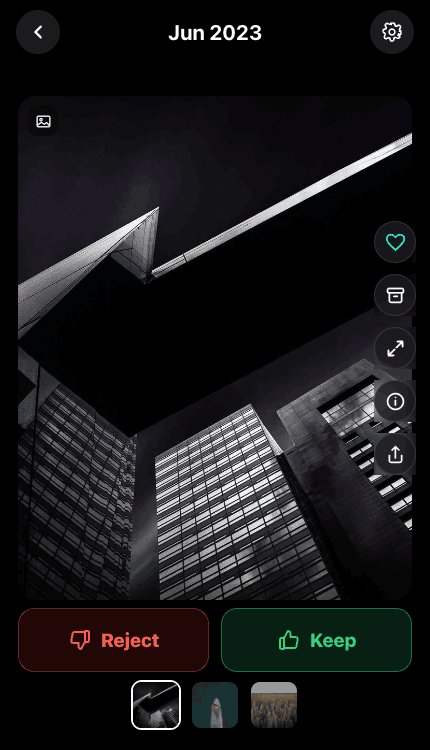 Swipe to keep or reject screen in Cullify
